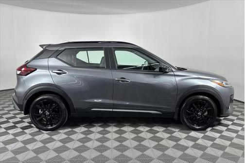 2022 Nissan Kicks SR