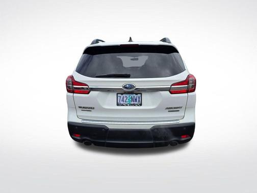 Crystal White Pearl 2022 Subaru Ascent Limited 7-Passenger