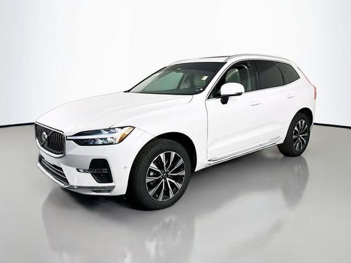 Crystal White Metallic 2023 Volvo XC60 B5 Plus Bright Theme