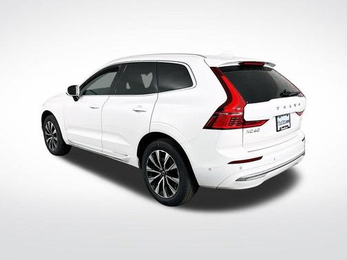 Crystal White Metallic 2023 Volvo XC60 B5 Plus Bright Theme