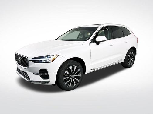 Crystal White Metallic 2023 Volvo XC60 B5 Plus Bright Theme