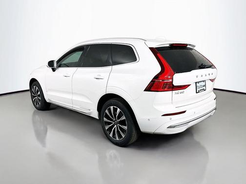 Crystal White Metallic 2023 Volvo XC60 B5 Plus Bright Theme