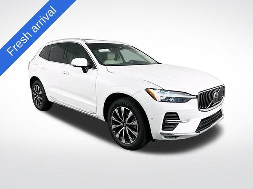 Crystal White Metallic 2023 Volvo XC60 B5 Plus Bright Theme