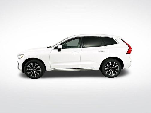 Crystal White Metallic 2023 Volvo XC60 B5 Plus Bright Theme