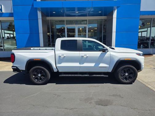 Summit White 2024 GMC Canyon Elevation