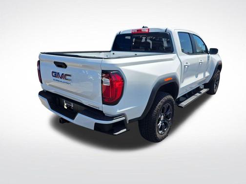 Summit White 2024 GMC Canyon Elevation