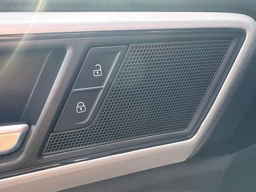 Platinum Gray Metallic 2022 Volkswagen Atlas 2.0T SE w/Technology 4MOTION