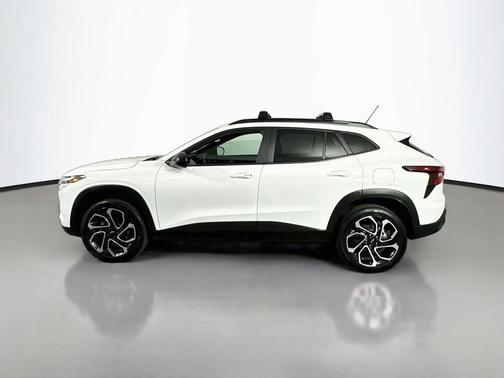 Summit White 2025 Chevrolet Trax FWD 2RS