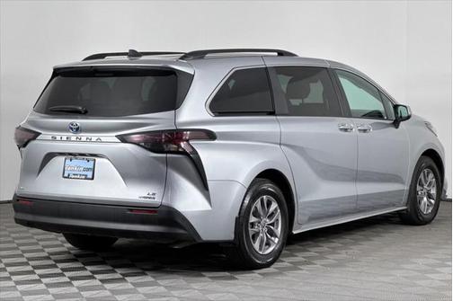2023 Toyota Sienna LE