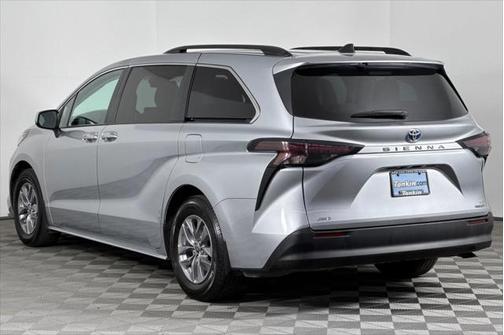2023 Toyota Sienna LE
