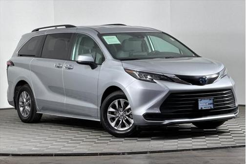 2023 Toyota Sienna LE