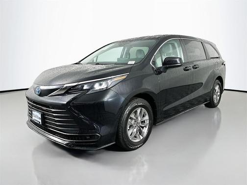 2024 Toyota Sienna LE