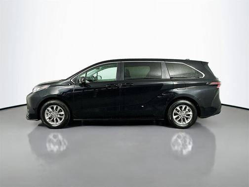 2024 Toyota Sienna LE
