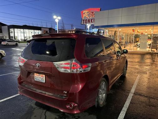 2016 Toyota Sienna SE