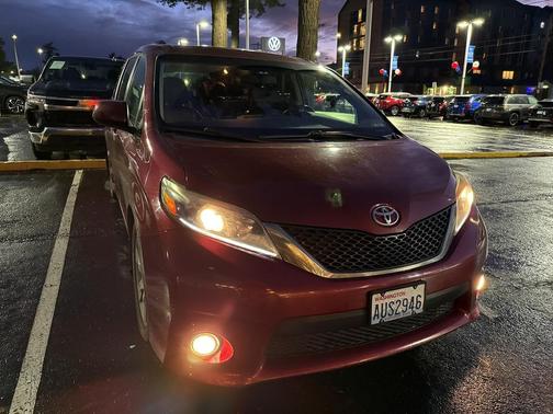 2016 Toyota Sienna SE