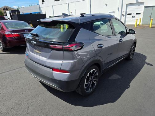 Gray Ghost Metallic 2023 Chevrolet Bolt EUV FWD Premier