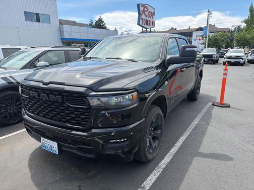 Diamond Black Crystal Pearlcoat 2026 RAM 1500 Big Horn/Lone Star