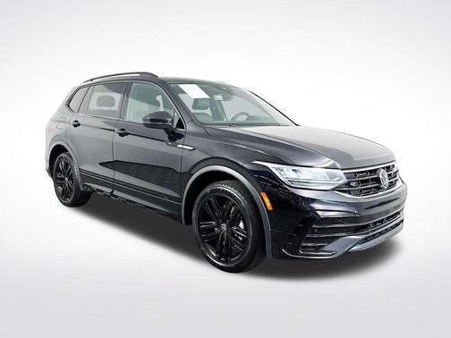 Deep Black Pearl 2022 Volkswagen Tiguan 2.0T SE R-Line Black 4MOTION