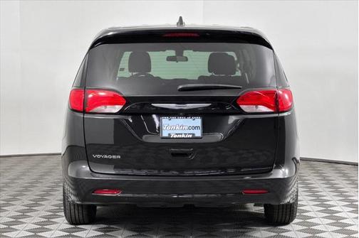 2022 Chrysler Voyager LX