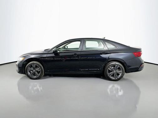 Deep Black Pearl 2024 Volkswagen Jetta 1.5T SE