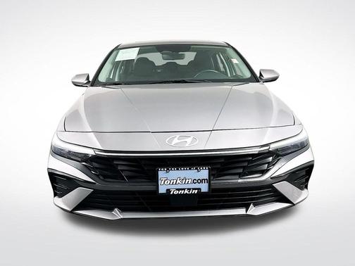 Fluid Metal 2025 Hyundai ELANTRA SEL