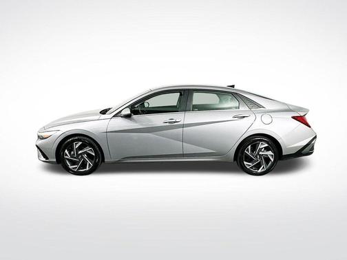 Fluid Metal 2025 Hyundai ELANTRA SEL