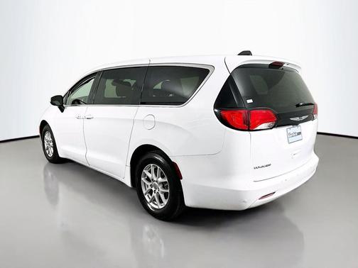 Bright White Clearcoat 2023 Chrysler Voyager LX