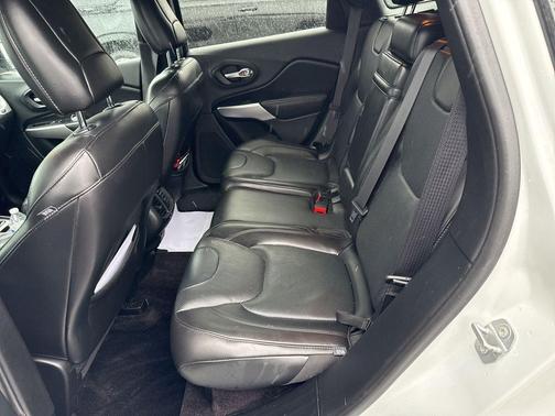 2016 Jeep Cherokee Overland