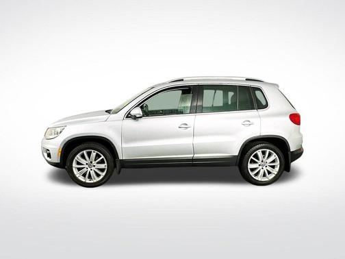 Reflex Silver Metallic 2013 Volkswagen Tiguan SE