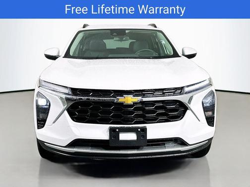 Summit White 2026 Chevrolet Trax LT
