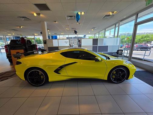 Accelerate Yellow Metallic 2021 Chevrolet Corvette Stingray w/3LT