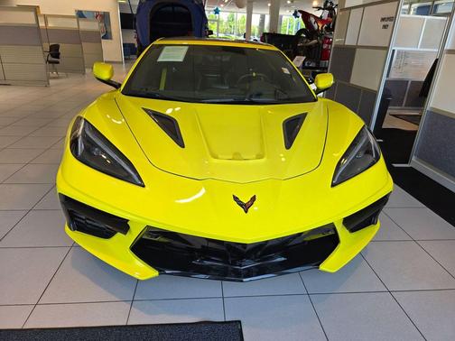 Accelerate Yellow Metallic 2021 Chevrolet Corvette Stingray w/3LT