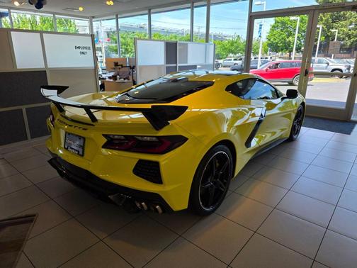 Accelerate Yellow Metallic 2021 Chevrolet Corvette Stingray w/3LT