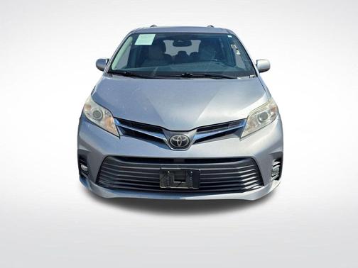 Silver Sky Metallic 2018 Toyota Sienna XLE