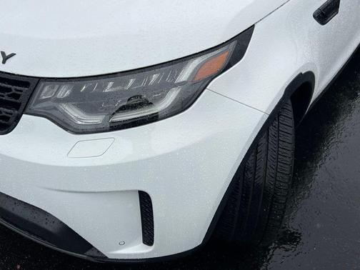White 2017 Land Rover Discovery HSE LUXURY