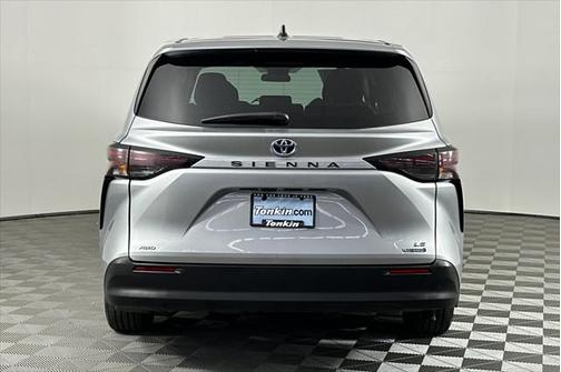 2023 Toyota Sienna LE