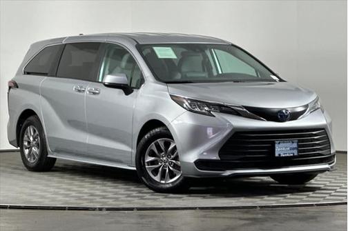 2023 Toyota Sienna LE