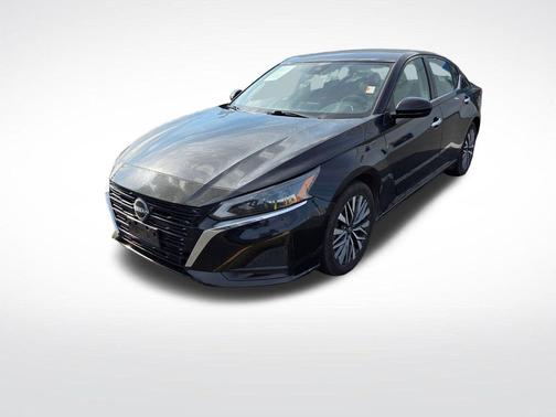 Super Black 2023 Nissan Altima 2.5 SV