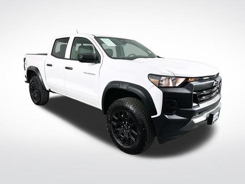 Summit White 2026 Chevrolet Colorado Trail Boss