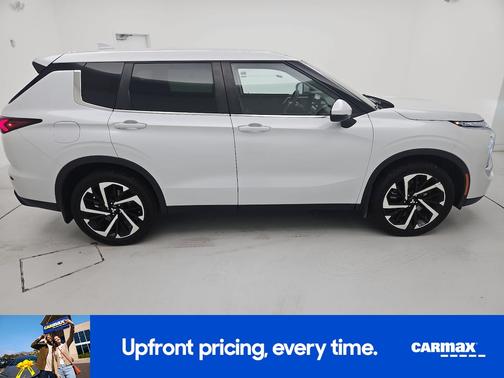White 2022 Mitsubishi Outlander ES