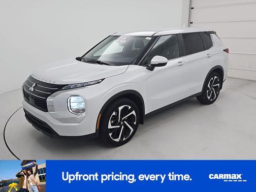 White 2022 Mitsubishi Outlander ES