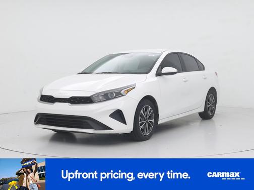 White 2023 Kia Forte LXS