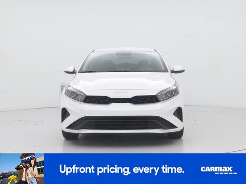 White 2023 Kia Forte LXS