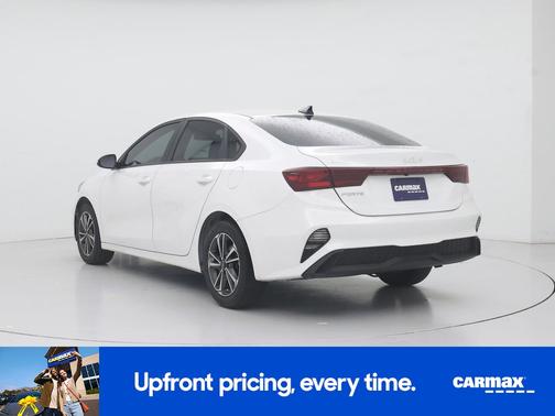 White 2023 Kia Forte LXS