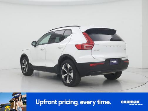 2023 Volvo XC40 B5 Ultimate Dark Theme