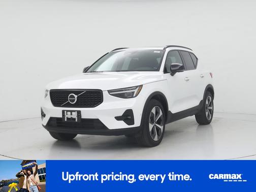 2023 Volvo XC40 B5 Ultimate Dark Theme