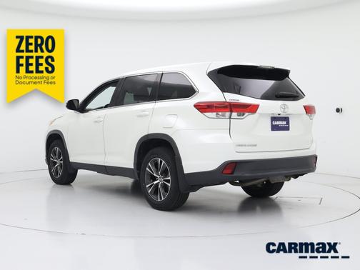 White 2019 Toyota Highlander LE