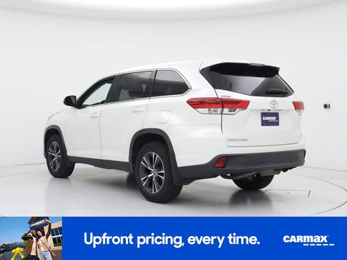 White 2019 Toyota Highlander LE