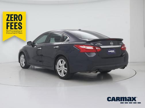 Black 2016 Nissan Altima SL