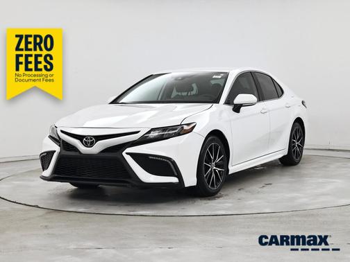 White 2024 Toyota Camry SE